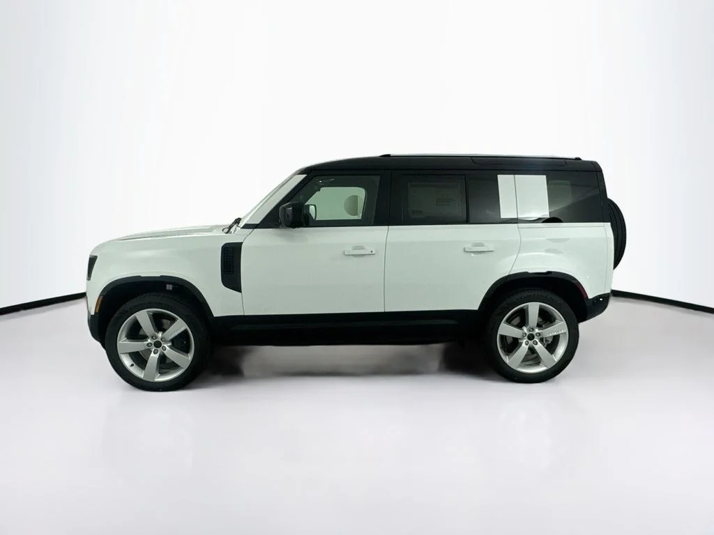 New 2026 Fuji White Land Rover X-Dynamic SE image 7
