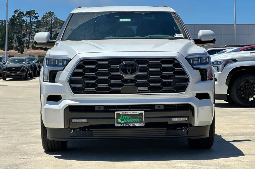 New 2026 Wind Chill Pearl <sup>1</sup> Toyota  Platinum image 9