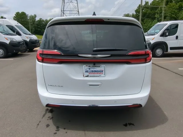 2026 Chrysler Pacifica Select - Photo 18