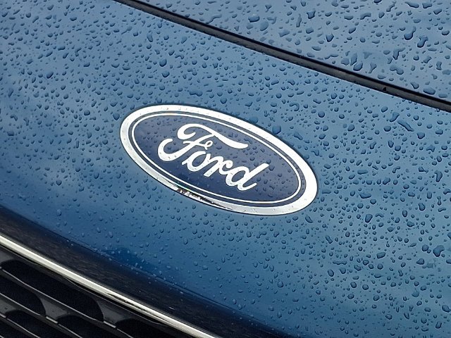 Used 2020 Green Ford SE image 30