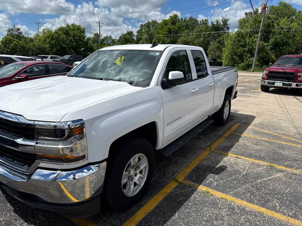 Used 2019  Chevrolet LT image 2