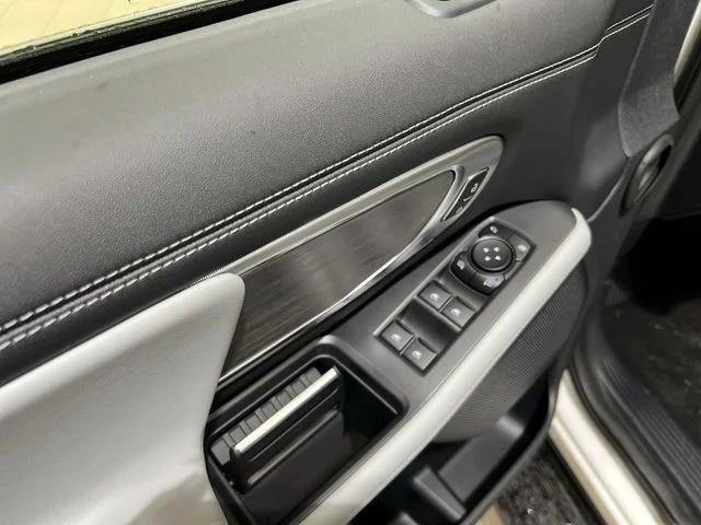 New 2027 White/off-white Ford Platinum image 22