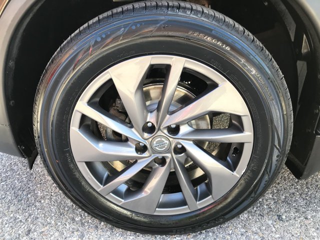Used 2016 Midnight Jade Nissan SL image 10