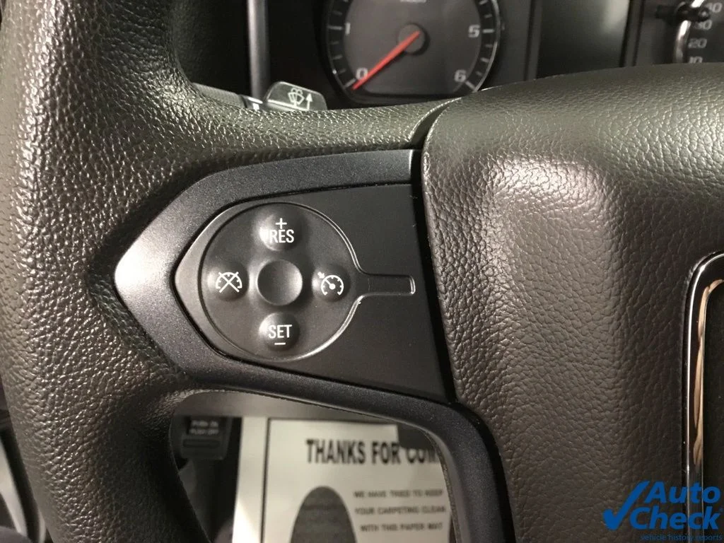 Used 2018 White GMC Base image 38