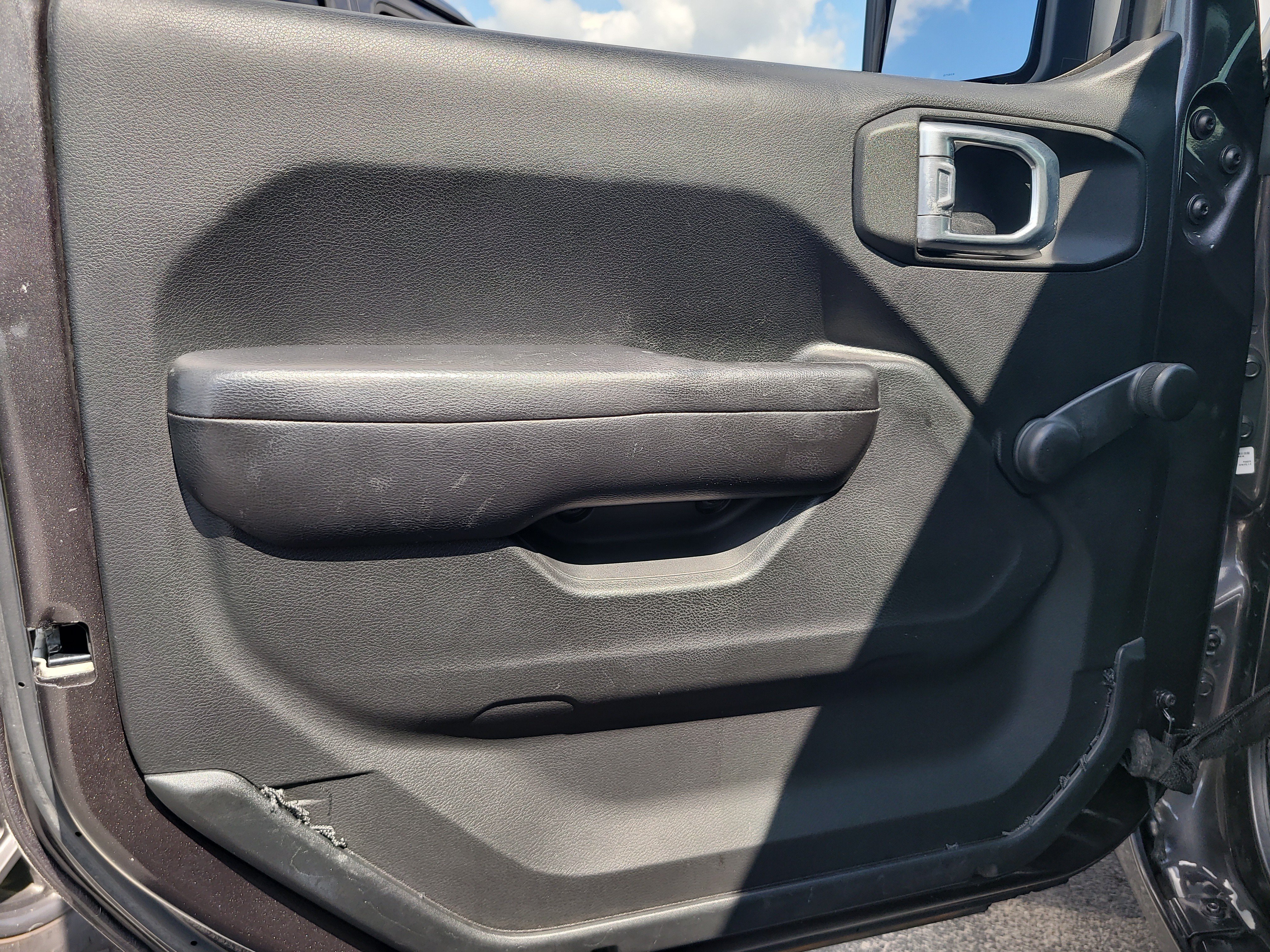Used 2019 Granite Crystal Metallic Clearcoat Jeep Sport image 15