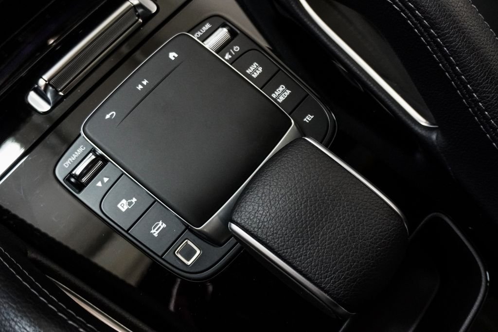 Used 2025 Black Mercedes-Benz GLE 450e image 28