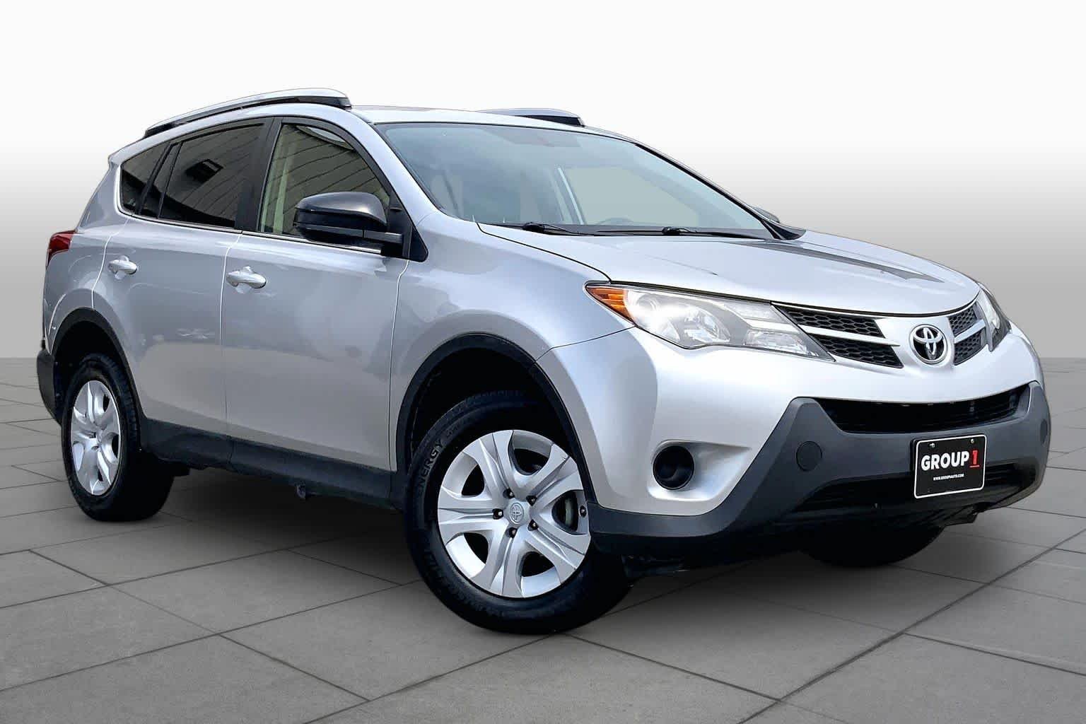 Used 2013 Classic Silver Metallic Toyota LE image 3