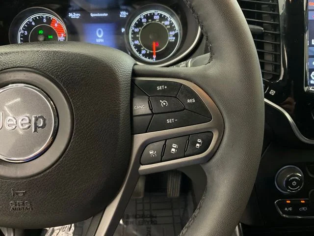 Used 2022 Silver Jeep Limited image 13