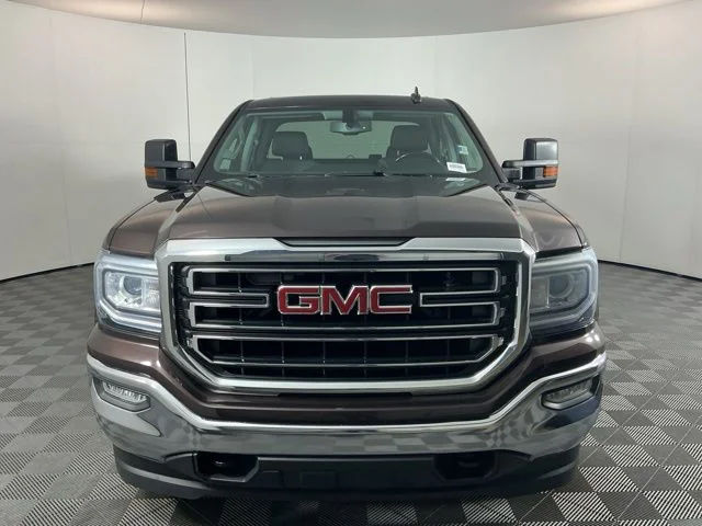 Used 2016  GMC SLE image 2