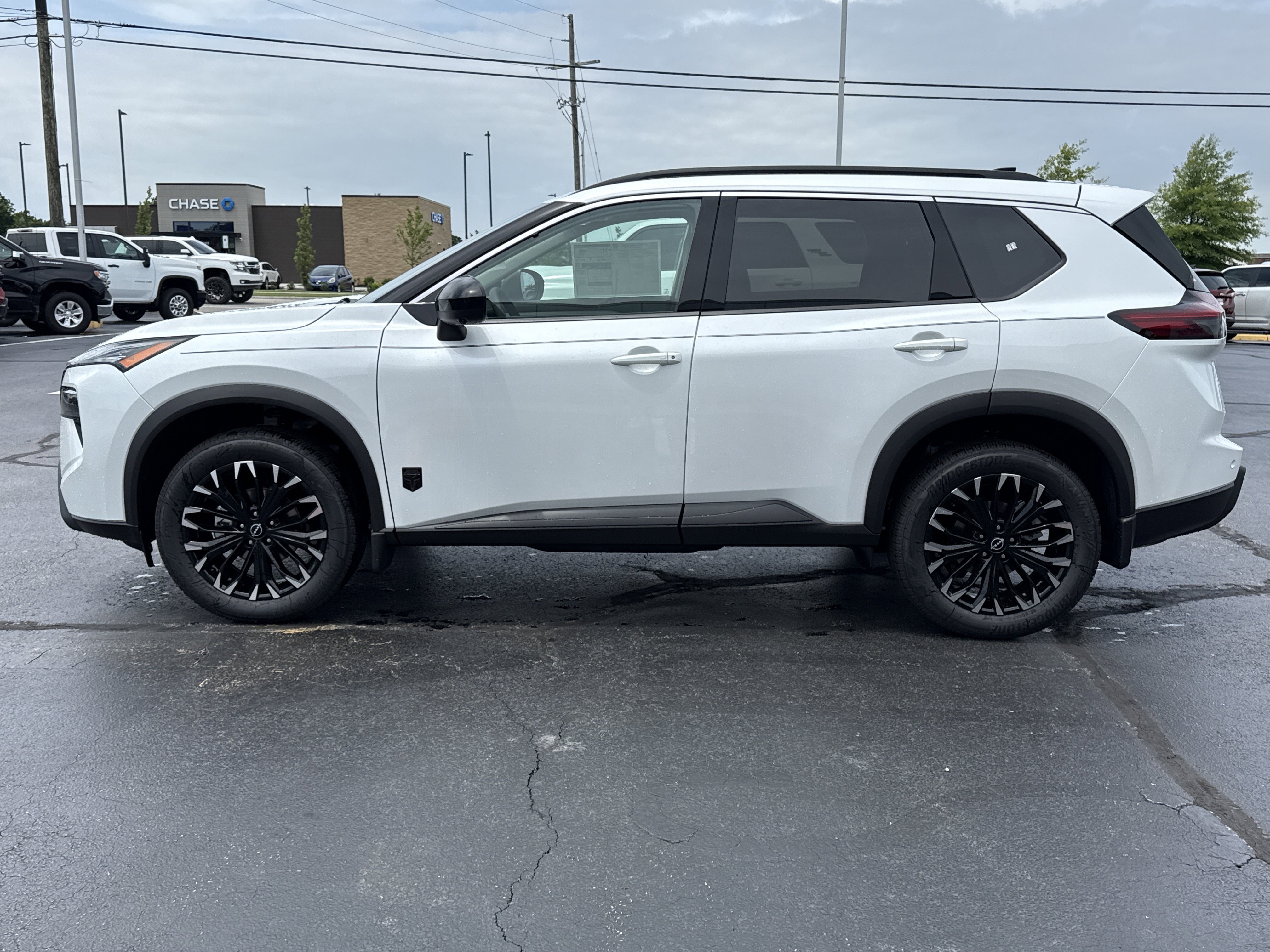 New 2026 Everest White Pearl TriCoat Nissan Dark Armor™ image 9