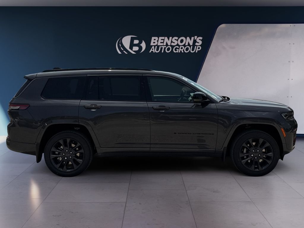 New 2026 Baltic Gray Metallic Clear-Coat Exterior Paint Jeep Limited Reserve image 6