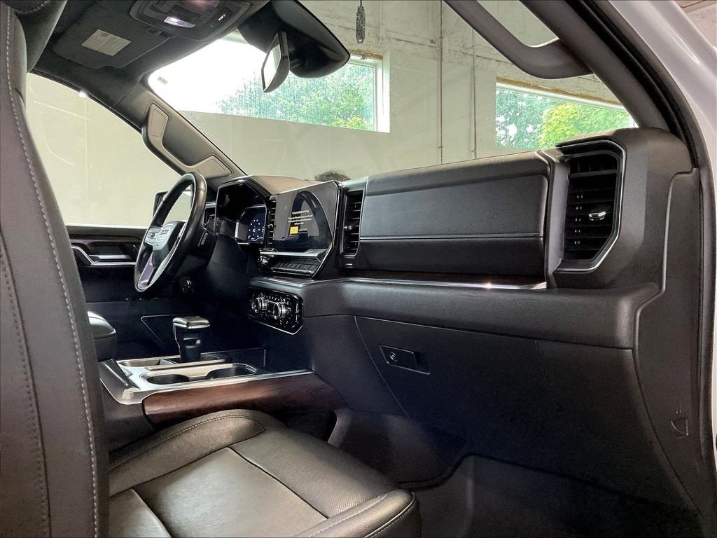 Used 2023 White GMC SLT image 14