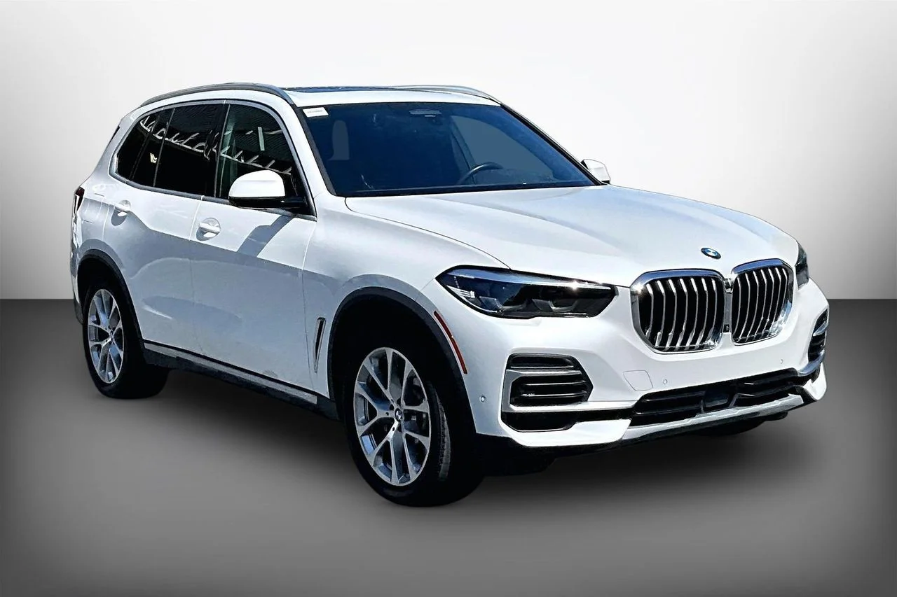 Certified Used 2022 White BMW xDrive40i image 2