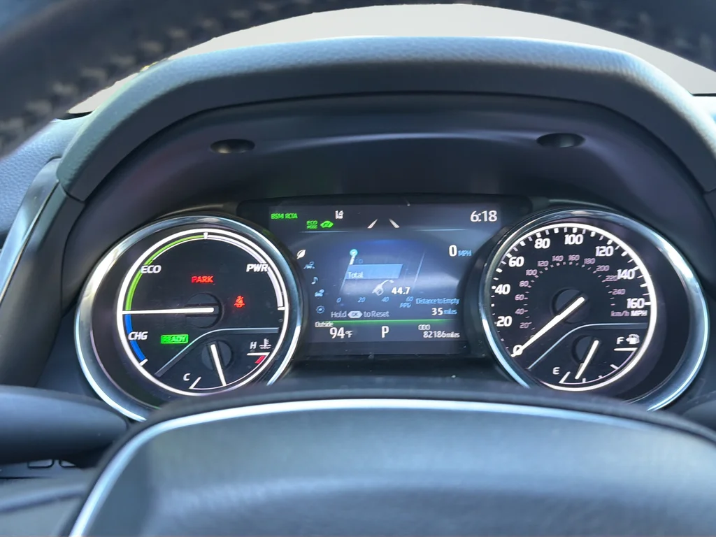 Used 2020 Beige Toyota XLE image 23