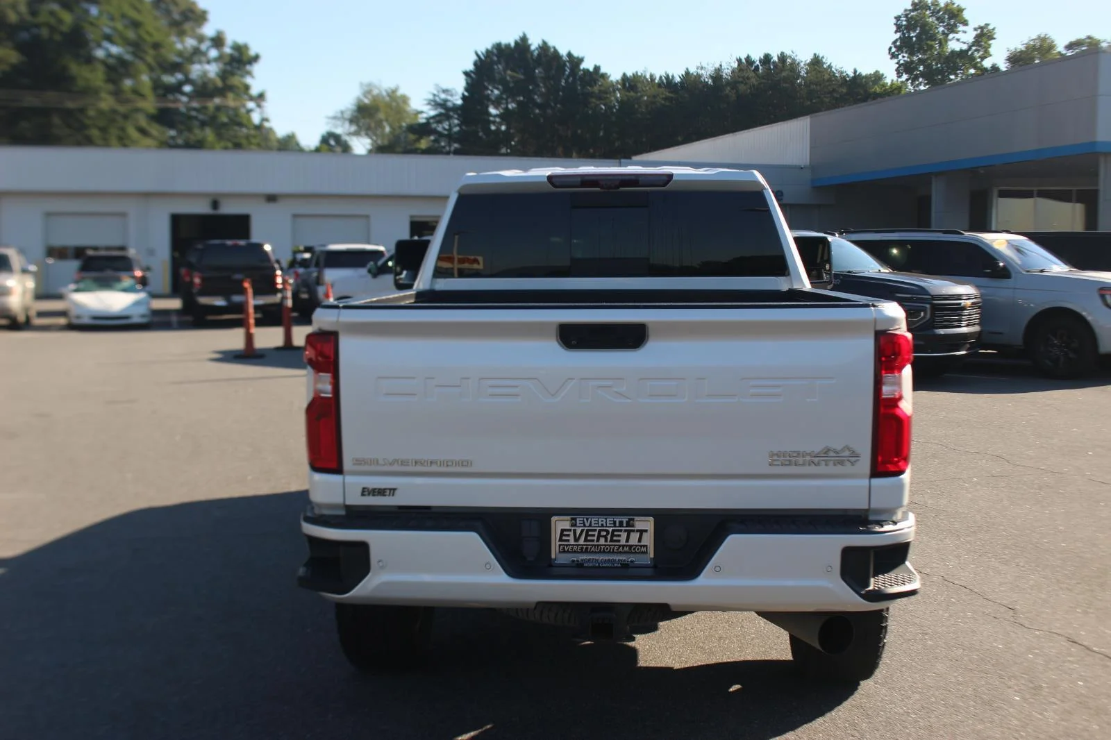 Used 2021 IRIDESCENT PEARL TRICOAT Chevrolet High Country image 7