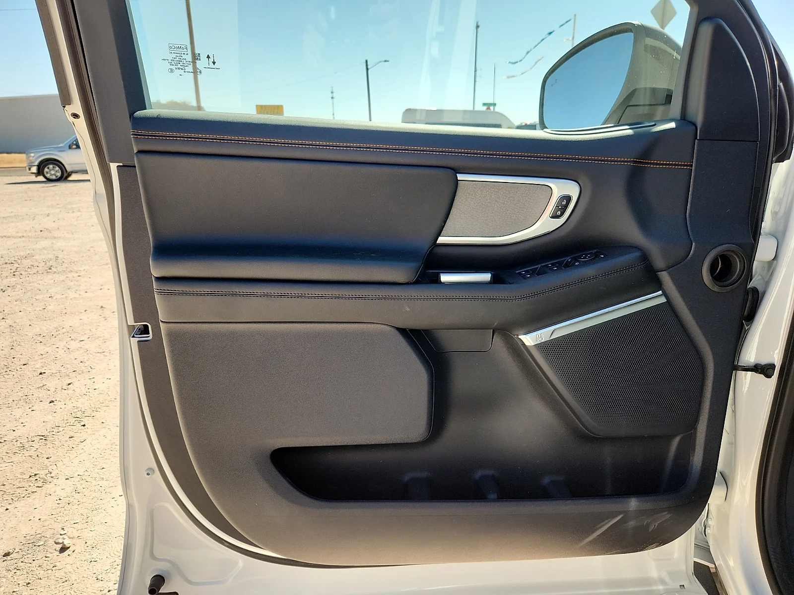 New 2027 Star White Metallic Tri-Coat Ford Tremor image 13
