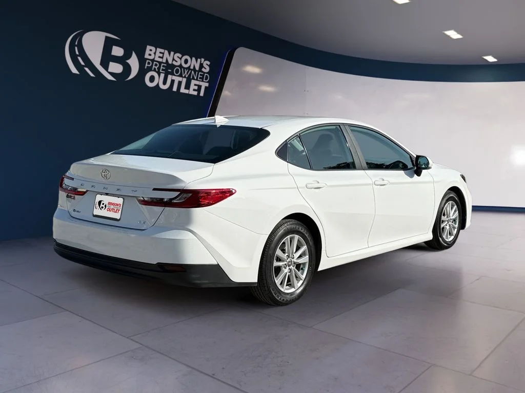 Used 2025  Toyota LE image 5