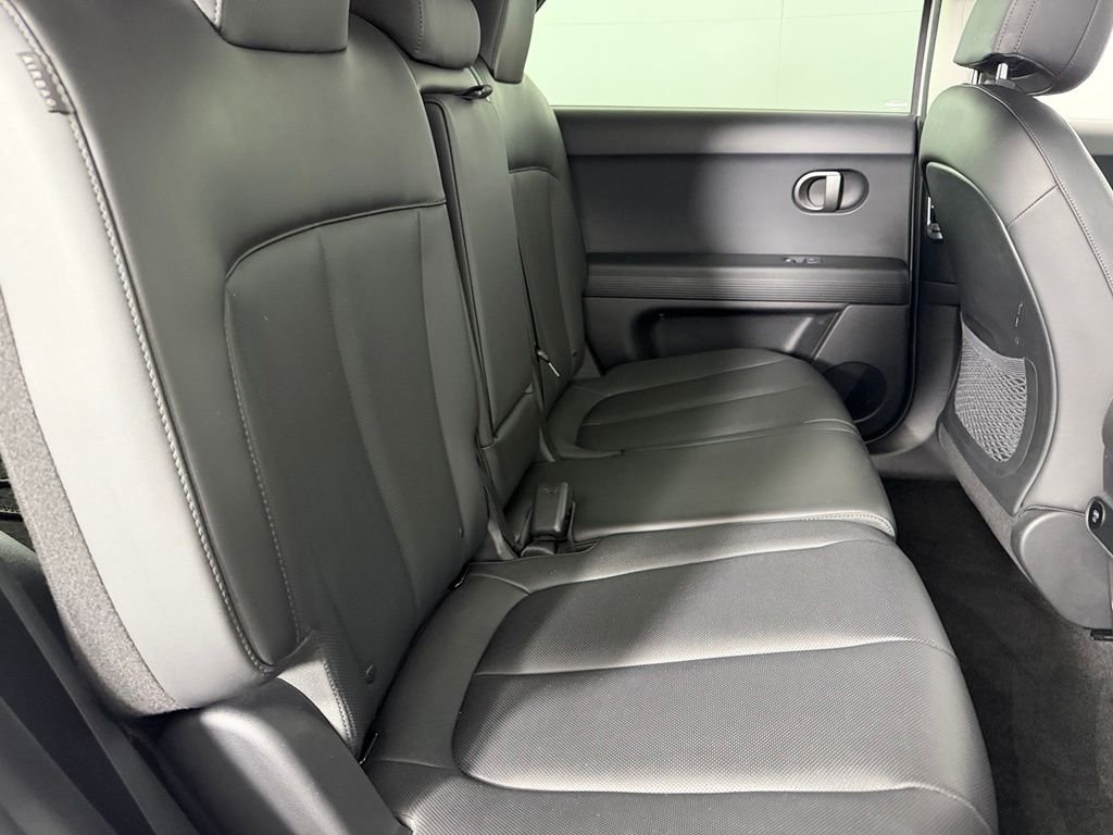 Used 2025 White Hyundai SEL image 30