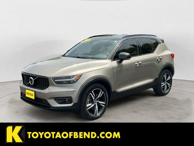 2022 Volvo XC40 T5 R-Design AWD's photo