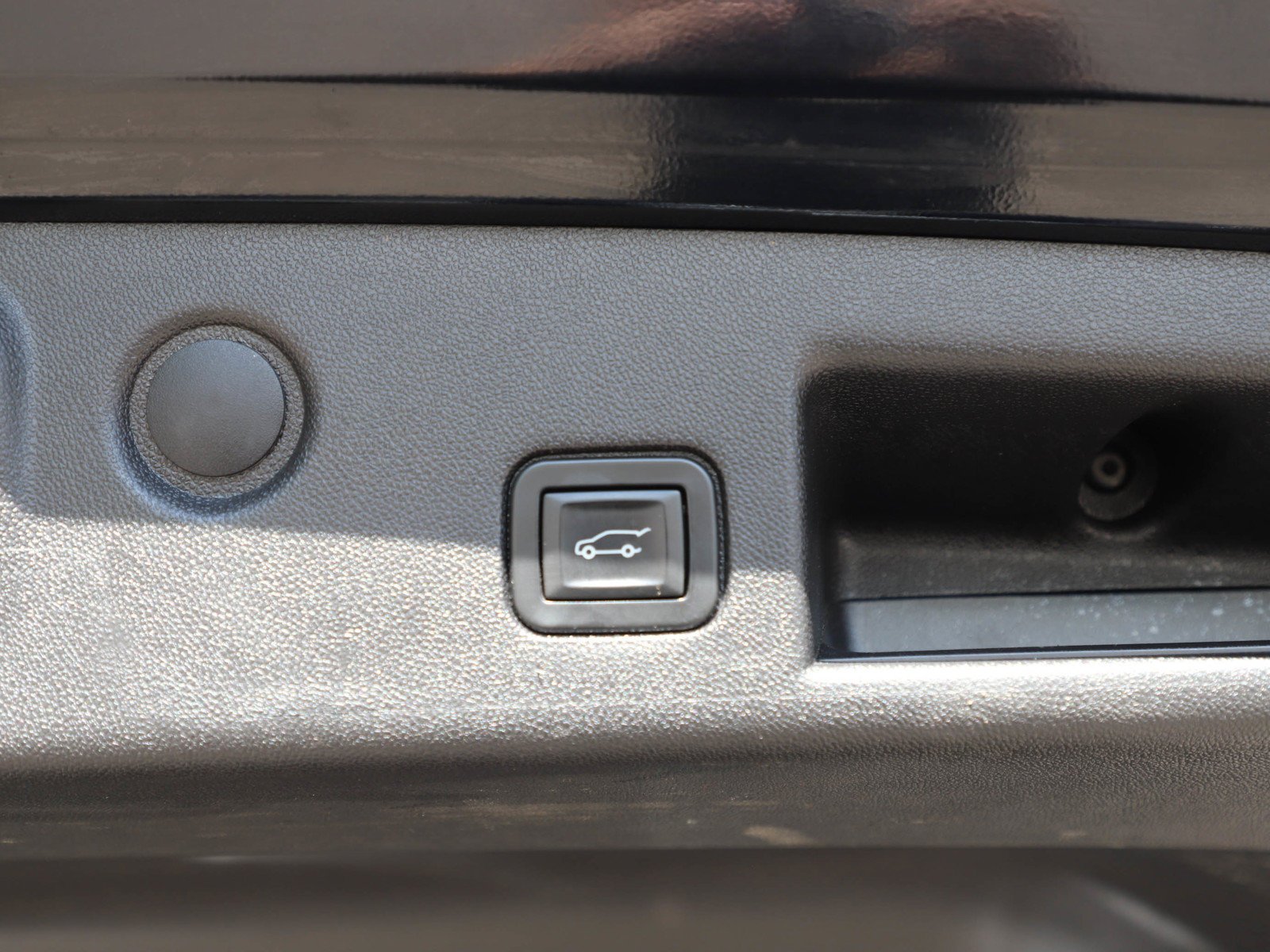 Used 2019 MOSAIC BLACK METALLIC Chevrolet LT image 18