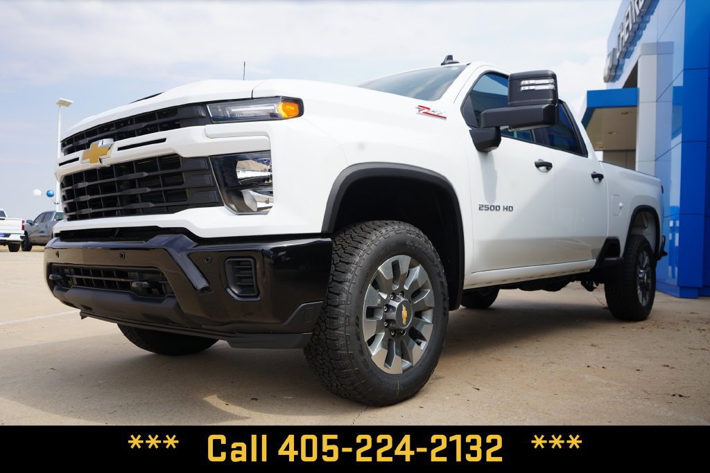 New 2026 Summit White Chevrolet Custom image 4