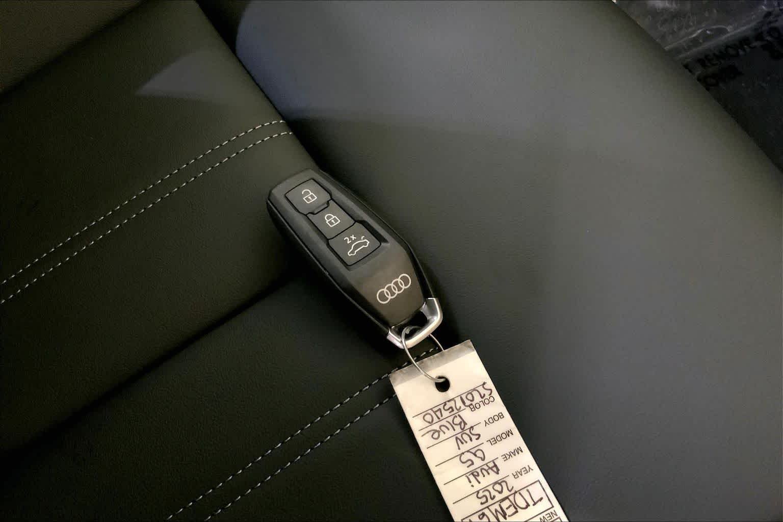 Used 2025 Navarra Blue Metallic Audi Premium image 15