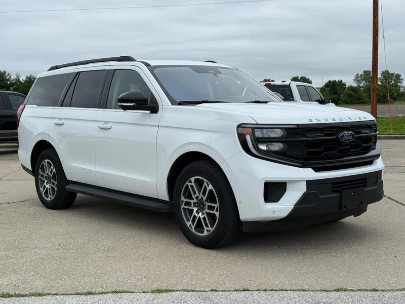 Used 2025 Oxford White Ford Active 4x4 image 8