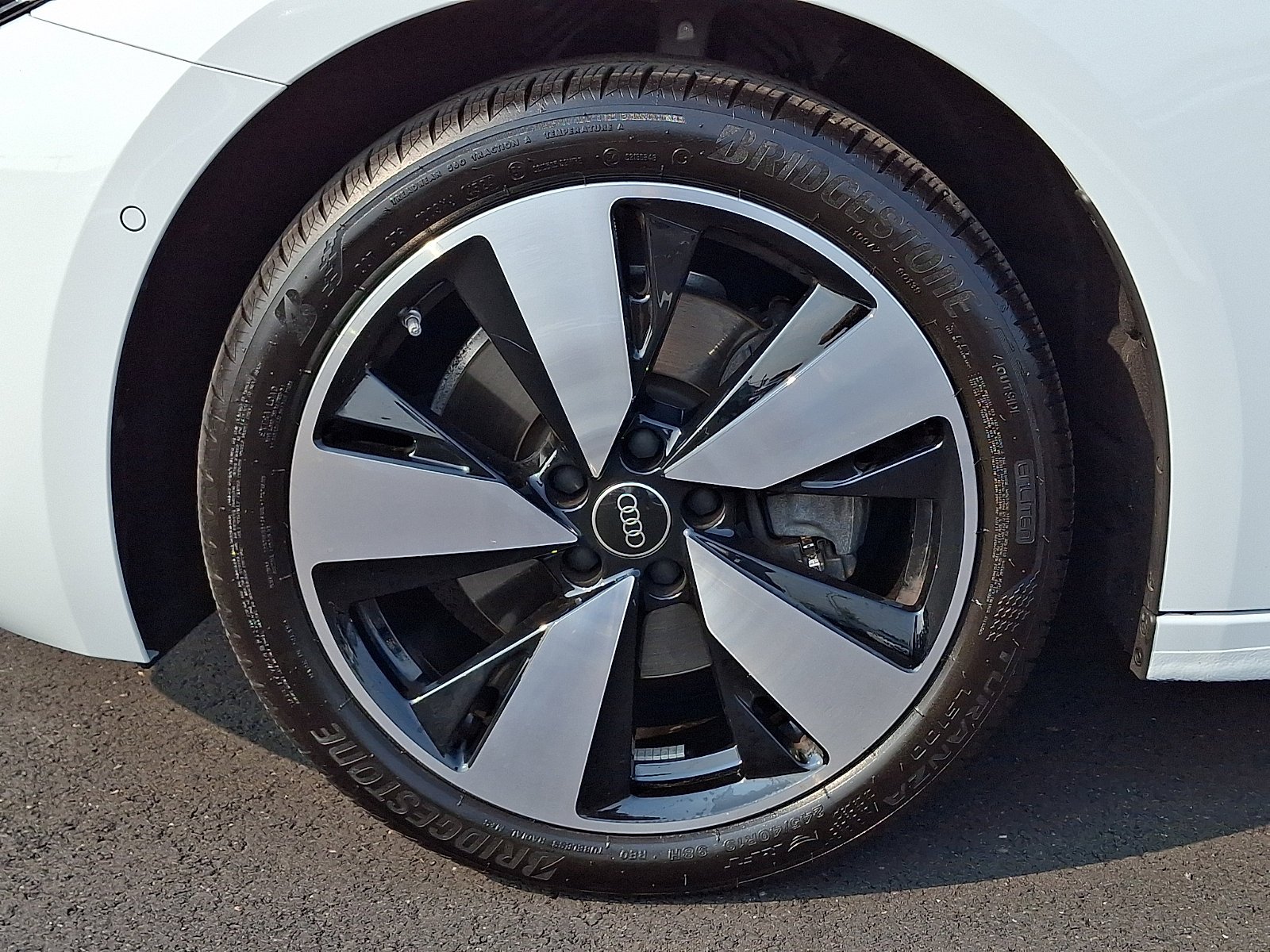 Used 2025 Glacier White Metallic   2Y2y Audi Premium Plus image 8