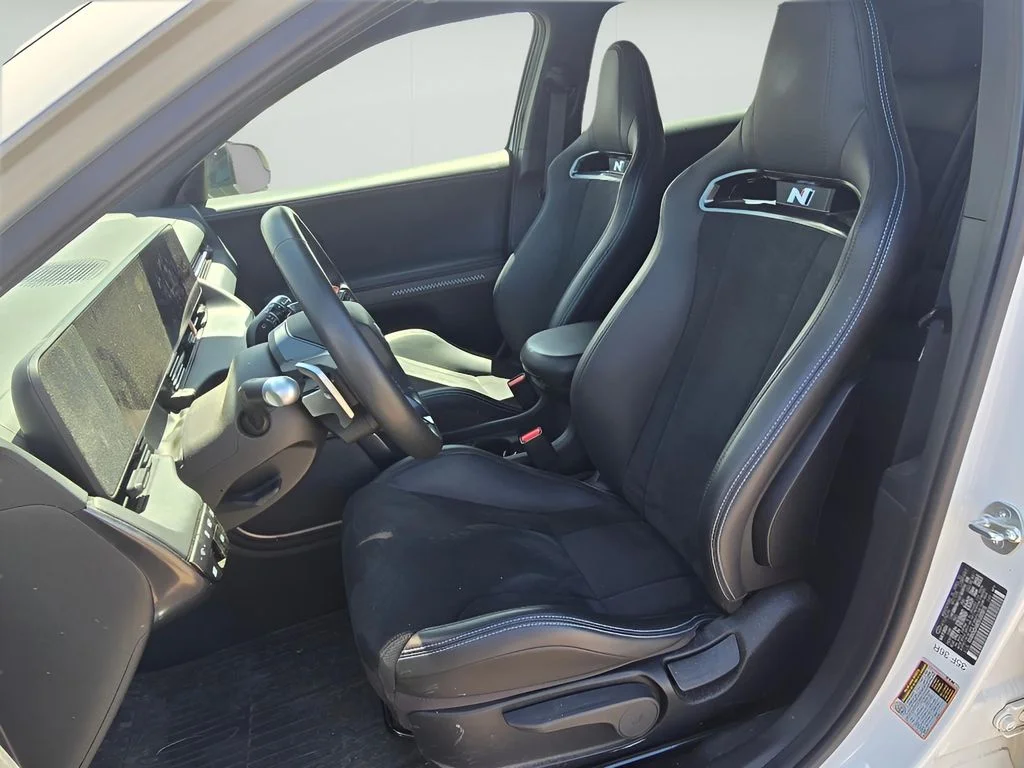 Used 2025 Atlas White Hyundai Base (A1) image 26