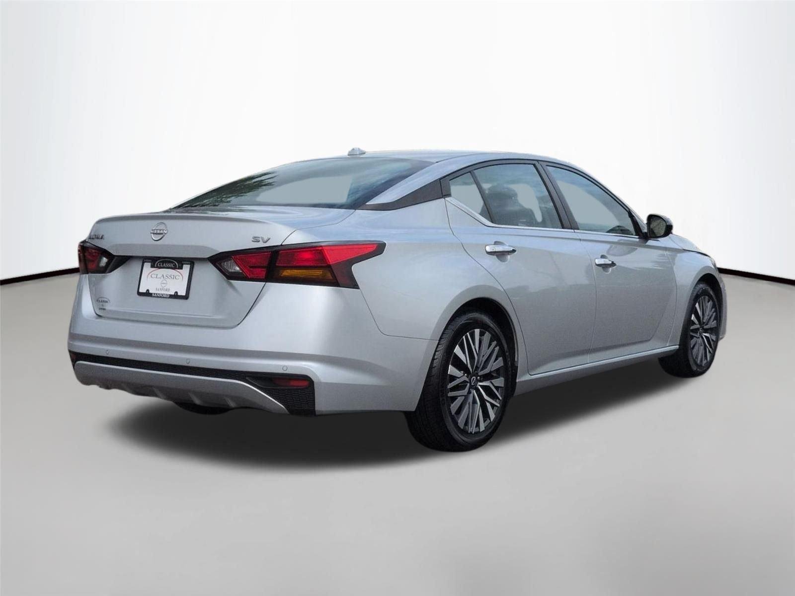 Used 2024 Brilliant Silver Metallic Nissan 2.5 SV image 5