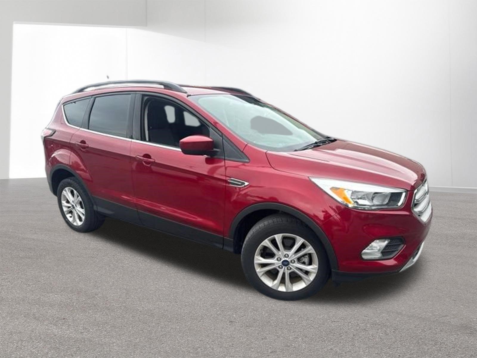Used 2018 Ruby Red Metallic Ford SE image 3
