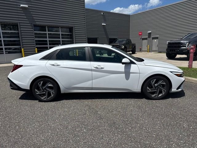 Certified Used 2025 White Hyundai SEL Convenience image 4