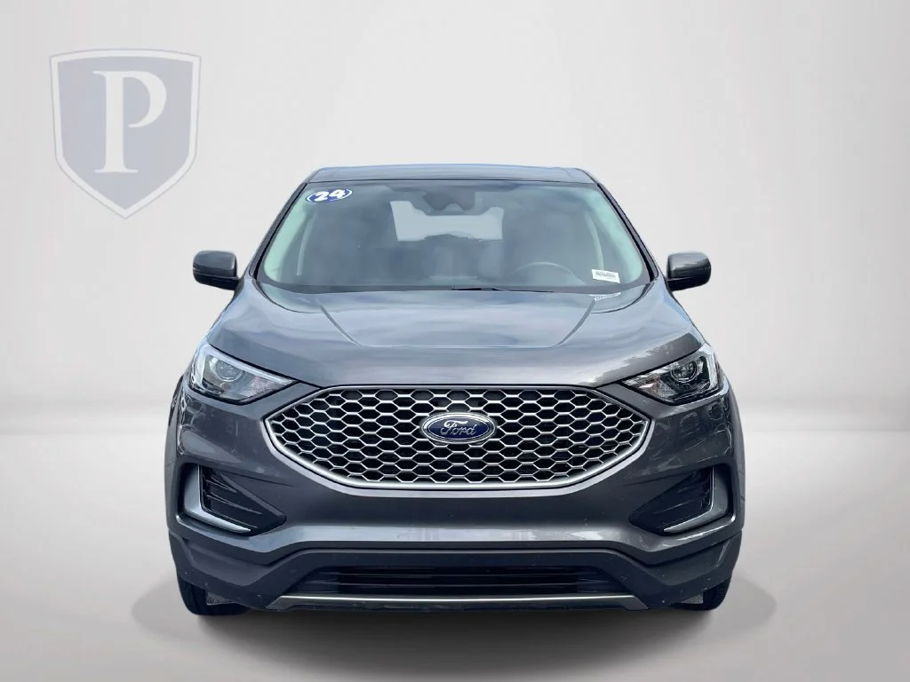 Used 2024 Gray Ford SEL image 3