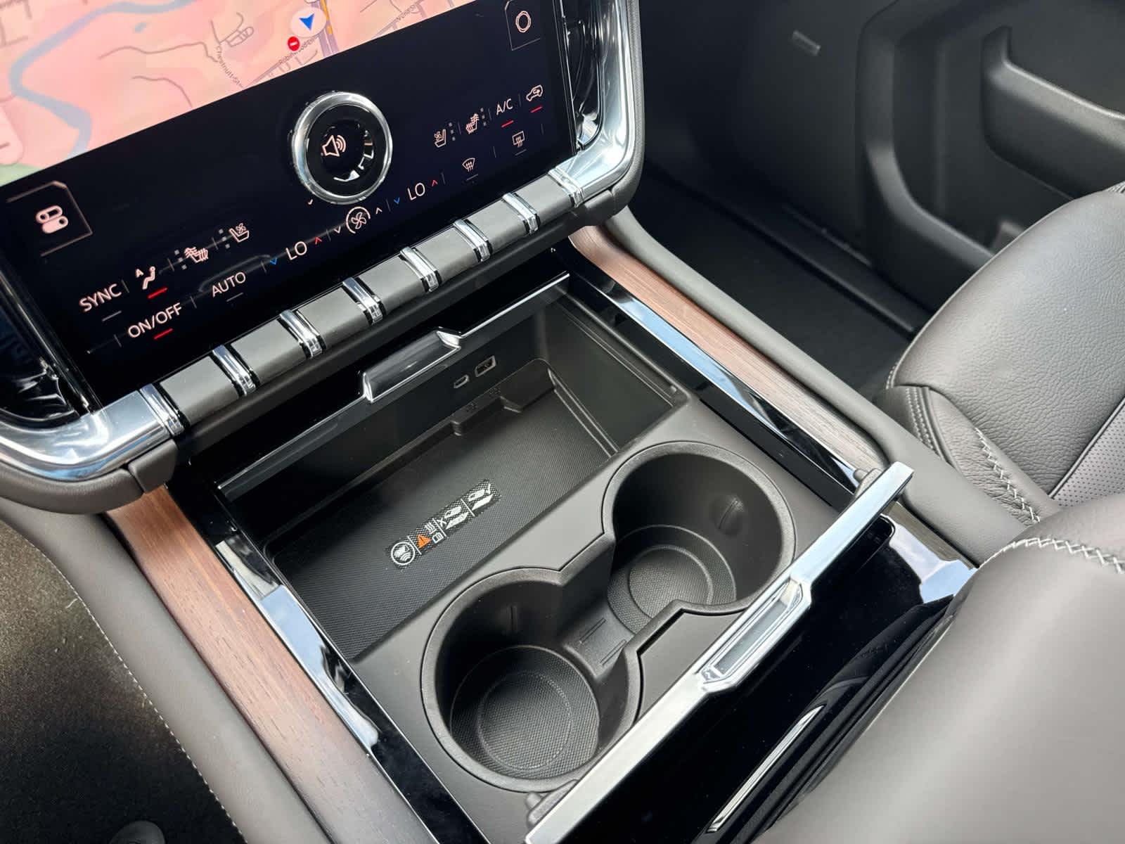 2027 GMC Yukon Denali - Photo 18