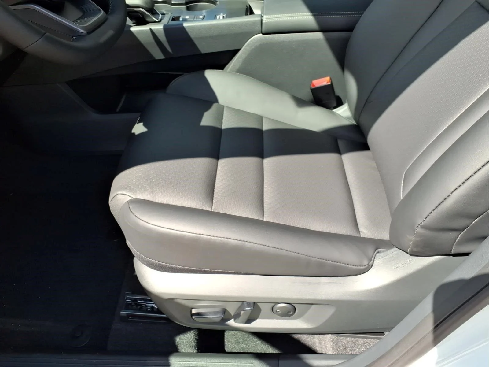 New 2026 Everest White Pearl TriCoat Nissan Dark Armor™ image 14