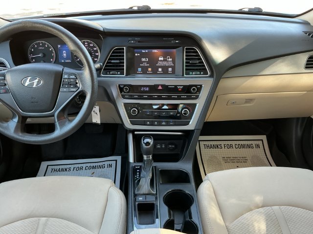 Used 2016 White Hyundai SE image 20