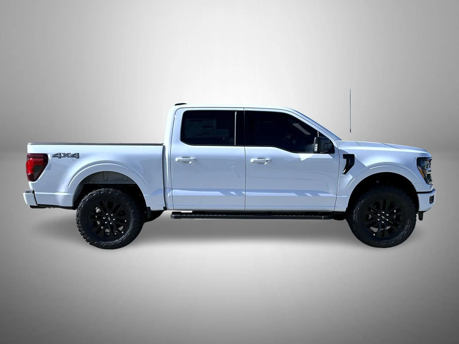 New 2026 Oxford White Ford XLT image 4