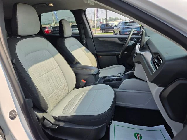 Used 2023 White Ford Active image 21