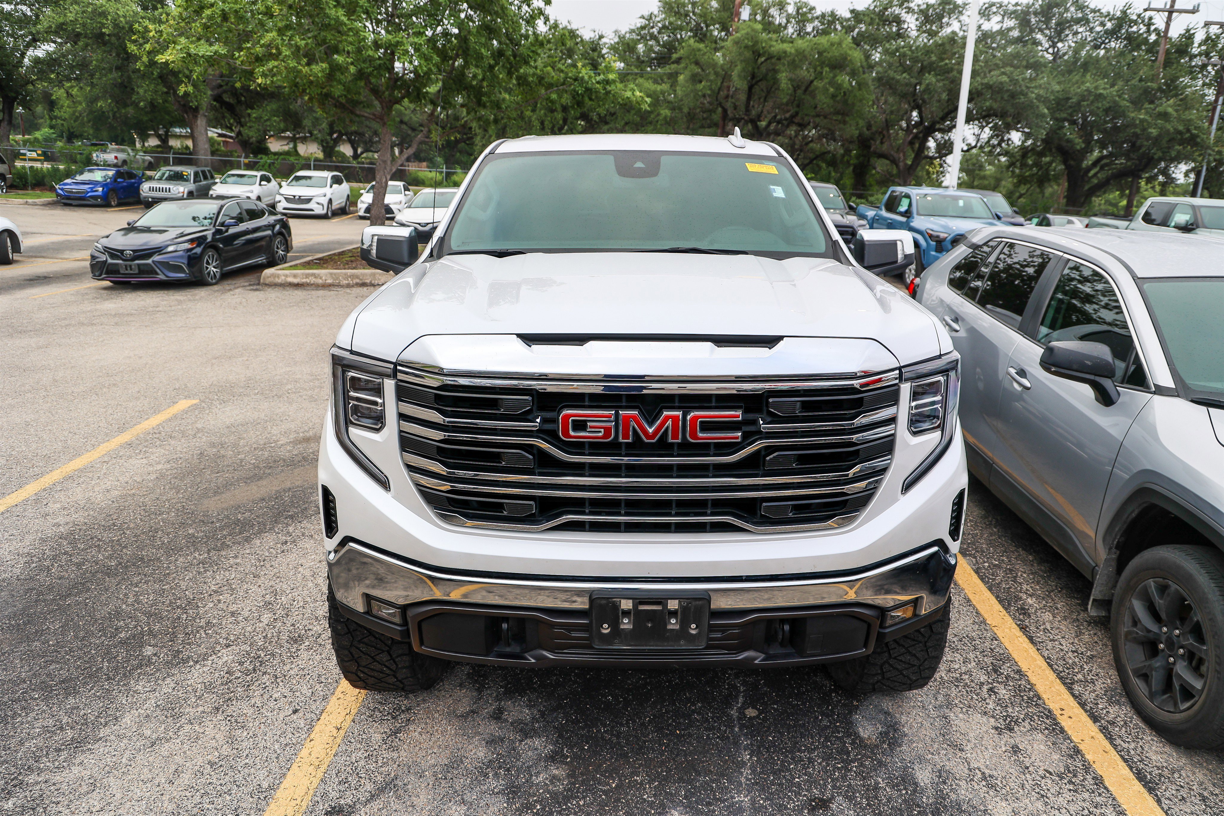 Used 2024 White Frost Tricoat GMC SLT image 3
