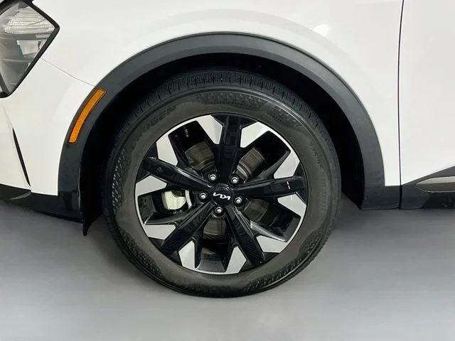 Used 2023 White Kia X-Line image 10