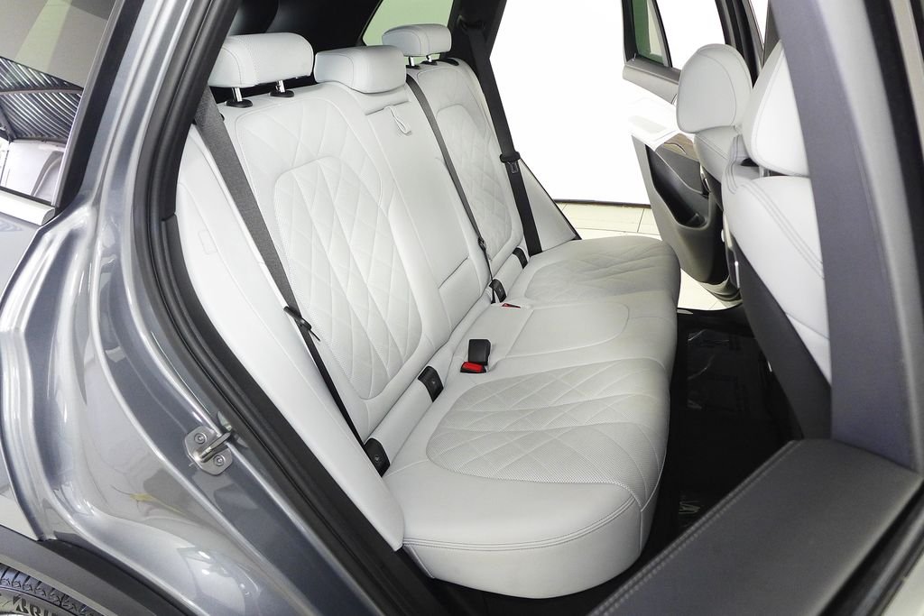 Used 2024 Skyscraper Gray Metallic BMW sDrive40i image 20