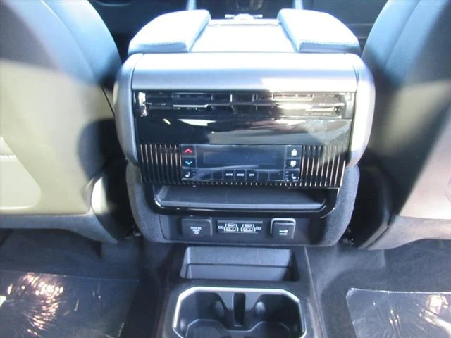 New 2026 High Gloss Black Exterior Paint Jeep Limited Reserve image 31
