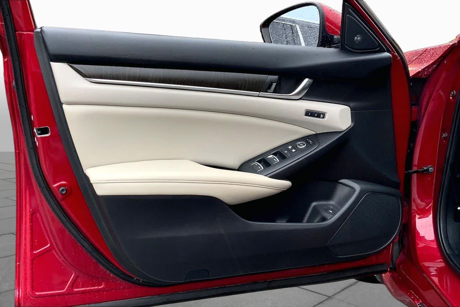 Used 2020 Radiant Red Metallic Honda EX-L image 21