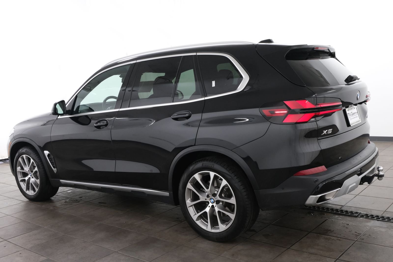 Certified Used 2024 Black Sapphire Metallic BMW xDrive40i image 3