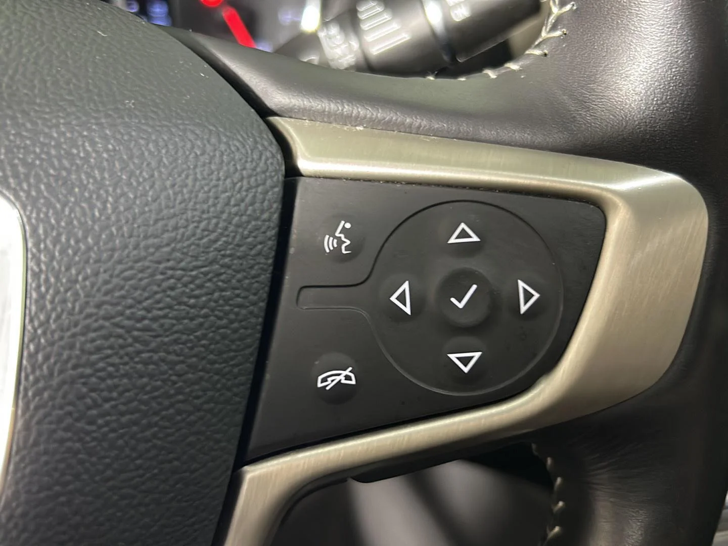 Used 2022 Marine Metallic GMC Denali image 27