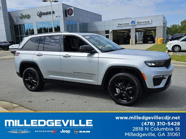 New 2025 Silver Zynith Exterior Paint Jeep Limited image 1