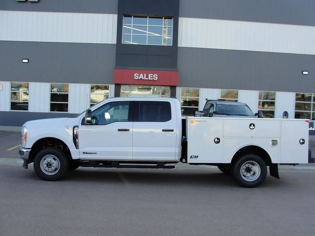 New 2026 Oxford White Ford F-350® XLT image 2
