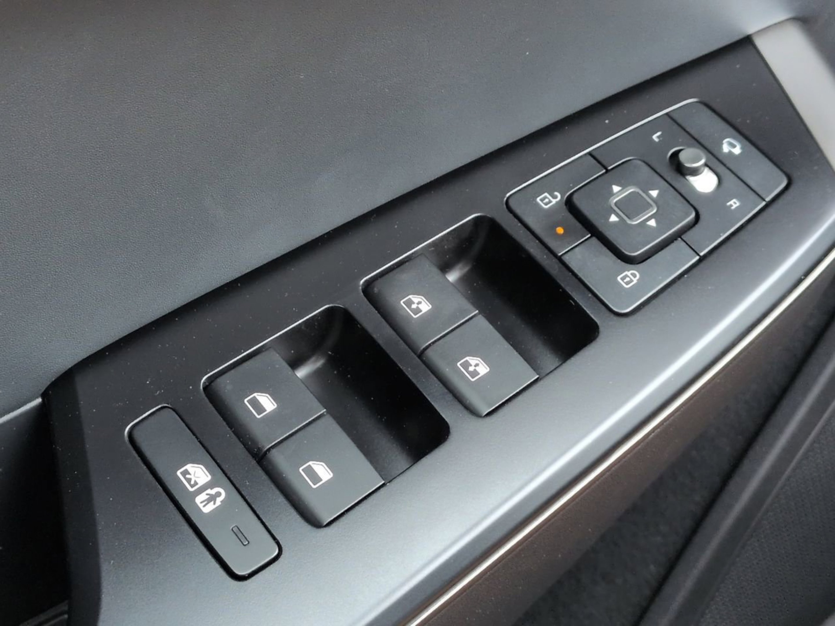 New 2026 Wolf Gray Kia Light Long Range image 21