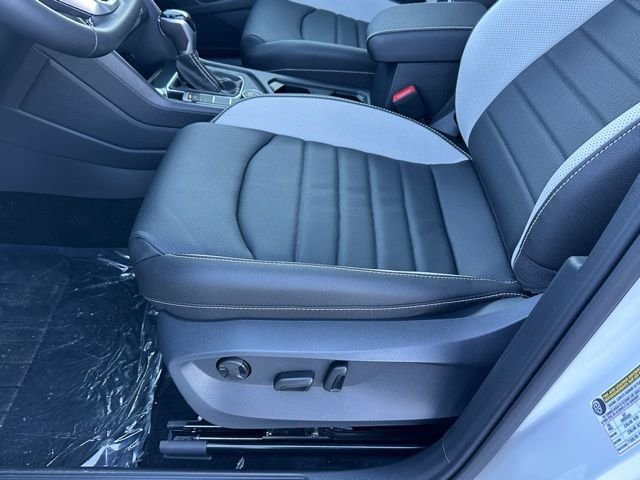 New 2026 Pure White Volkswagen 1.5T SEL image 28