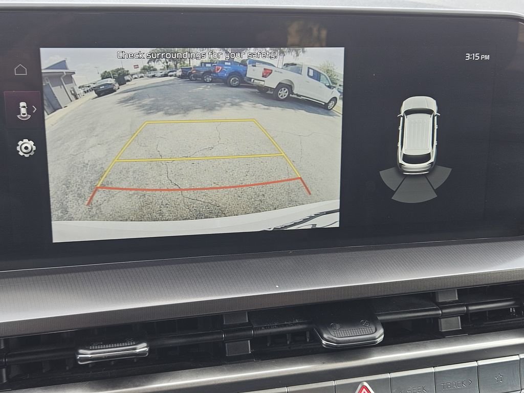 Used 2024 White Kia S image 17